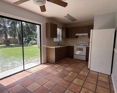 2325 Sw Pamona Street - Photo Thumbnail 5