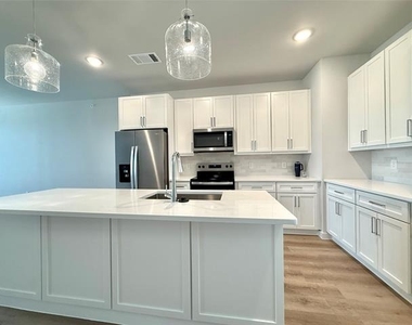 2219 Reserve Way - Photo Thumbnail 10