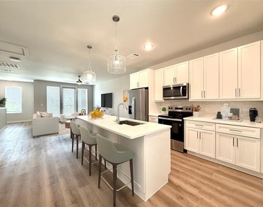 2219 Reserve Way - Photo Thumbnail 2