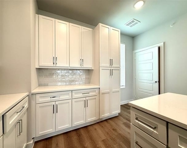 2219 Reserve Way - Photo Thumbnail 16
