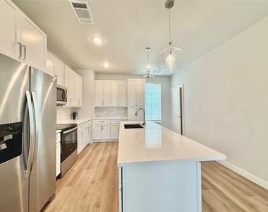 2219 Reserve Way - Photo Thumbnail 17