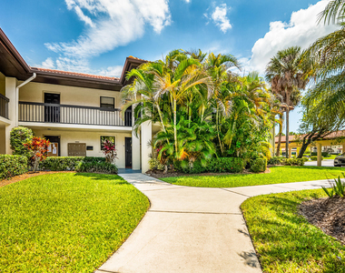 361 Sw South River Drive - Photo Thumbnail 2