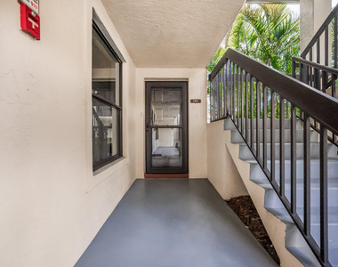 361 Sw South River Drive - Photo Thumbnail 3