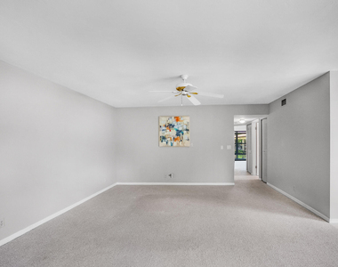 361 Sw South River Drive - Photo Thumbnail 7