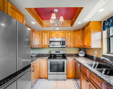361 Sw South River Drive - Photo Thumbnail 11
