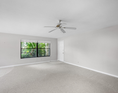 361 Sw South River Drive - Photo Thumbnail 4