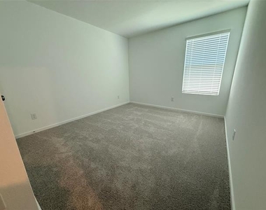 7412 Woodpecker Drive - Photo Thumbnail 8