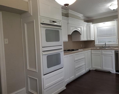 3703 Byrd Drive - Photo Thumbnail 5