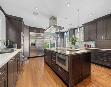 330 Royal Plaza Drive - Photo Thumbnail 9