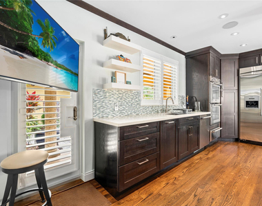 330 Royal Plaza Drive - Photo Thumbnail 12