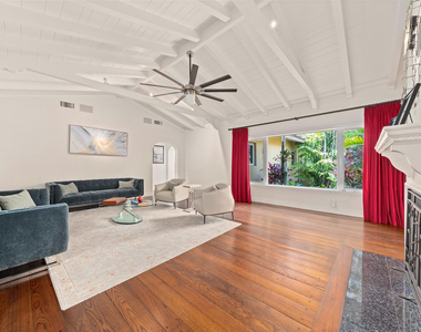 330 Royal Plaza Drive - Photo Thumbnail 5