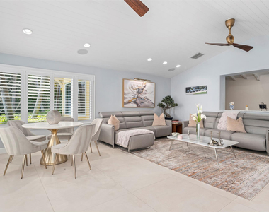 330 Royal Plaza Drive - Photo Thumbnail 6