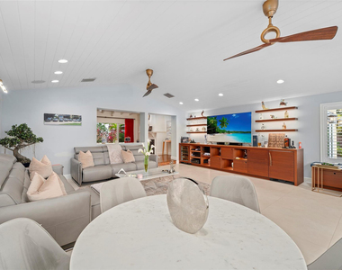 330 Royal Plaza Drive - Photo Thumbnail 7