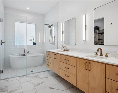 236 Melba Street - Photo Thumbnail 21