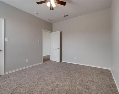 1824 Sparrow Street - Photo Thumbnail 22