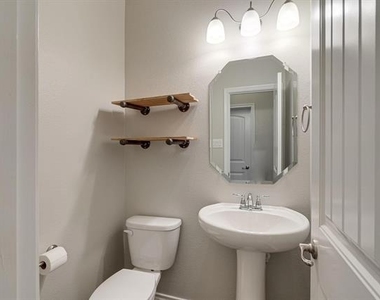 1824 Sparrow Street - Photo Thumbnail 16