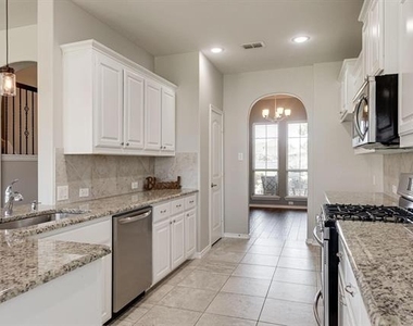 1824 Sparrow Street - Photo Thumbnail 7