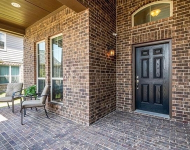 1824 Sparrow Street - Photo Thumbnail 2