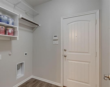 1824 Sparrow Street - Photo Thumbnail 17