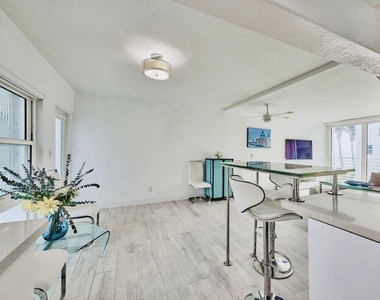 1043 Hillsboro - Photo Thumbnail 11