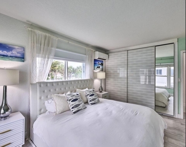 1043 Hillsboro - Photo Thumbnail 13