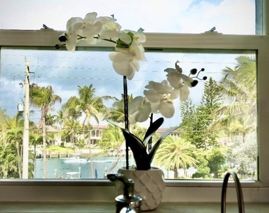 1043 Hillsboro - Photo Thumbnail 17