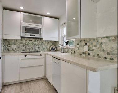 1043 Hillsboro - Photo Thumbnail 10
