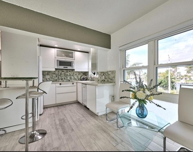 1043 Hillsboro - Photo Thumbnail 12