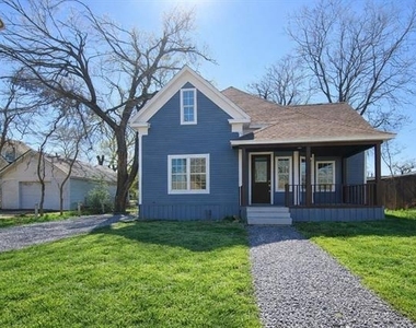 415 W 7th Street - Photo Thumbnail 1