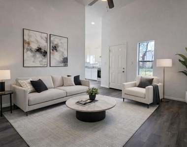 415 W 7th Street - Photo Thumbnail 2