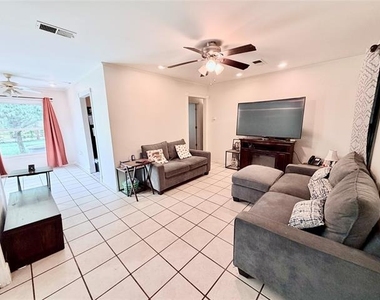 10640 Aledo Drive - Photo Thumbnail 2
