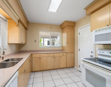 360 Palmetto Street - Photo Thumbnail 17