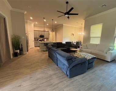 215 Norwell Lane - Photo Thumbnail 2