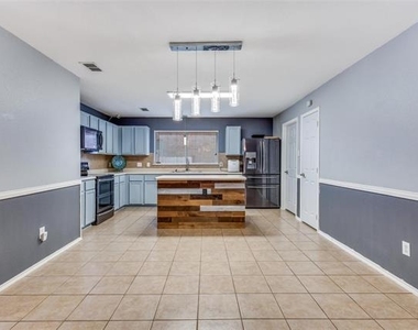 417 Niagara Falls Drive - Photo Thumbnail 9