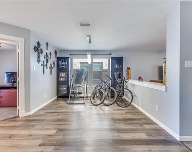 417 Niagara Falls Drive - Photo Thumbnail 4