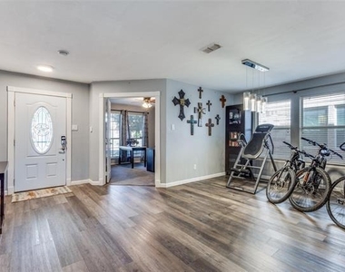417 Niagara Falls Drive - Photo Thumbnail 2