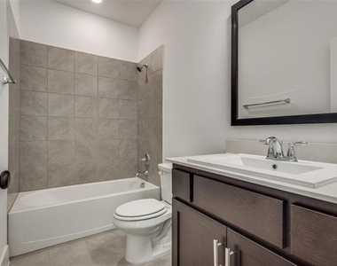 5411 Grand Avenue - Photo Thumbnail 20