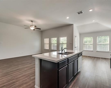 1540 Acmite Avenue - Photo Thumbnail 6