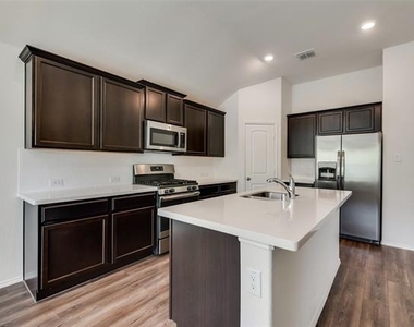 1540 Acmite Avenue - Photo Thumbnail 5