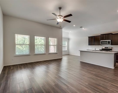1540 Acmite Avenue - Photo Thumbnail 3