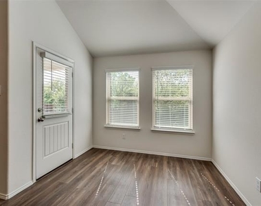 1540 Acmite Avenue - Photo Thumbnail 7