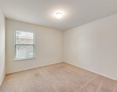 1540 Acmite Avenue - Photo Thumbnail 14