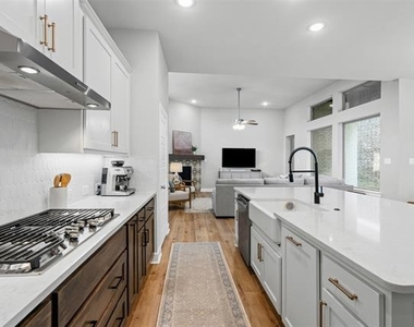 14428 Balmoral Place - Photo Thumbnail 9