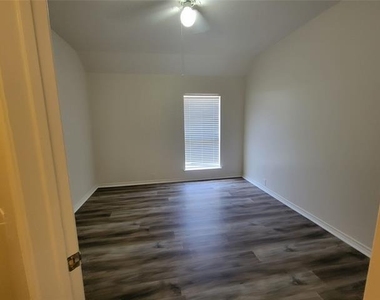 2913 Rush Creek Road - Photo Thumbnail 12