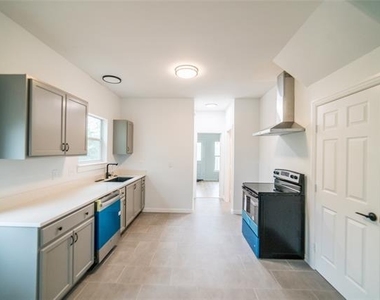 956 Lloyds Road - Photo Thumbnail 4