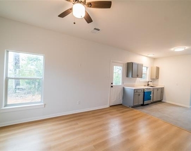 956 Lloyds Road - Photo Thumbnail 2