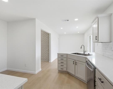 5633 Truitt Street - Photo Thumbnail 9