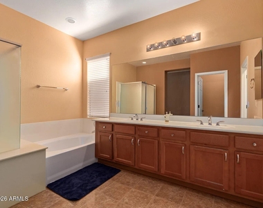 2310 W Spur Drive - Photo Thumbnail 4