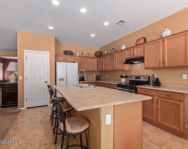2310 W Spur Drive - Photo Thumbnail 1