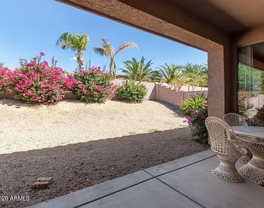 2310 W Spur Drive - Photo Thumbnail 12